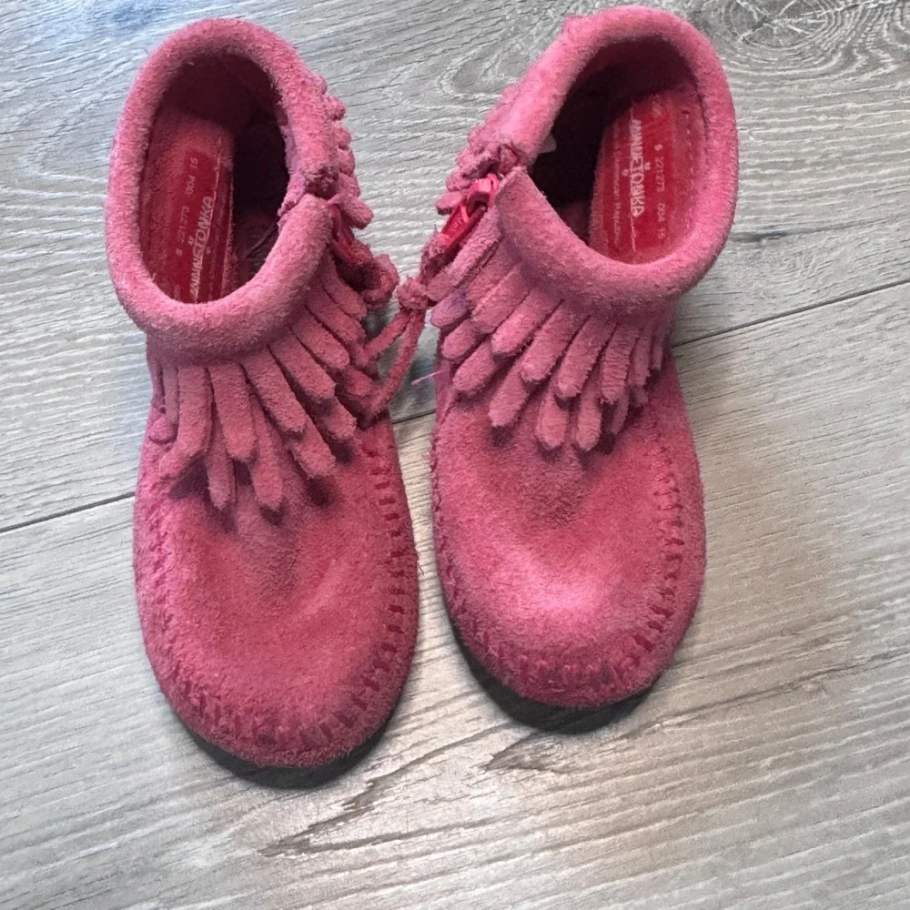 Minnetonka Toddler Girls Pink Suede Double Fringe Side Zip Moccasin Boots Size 5